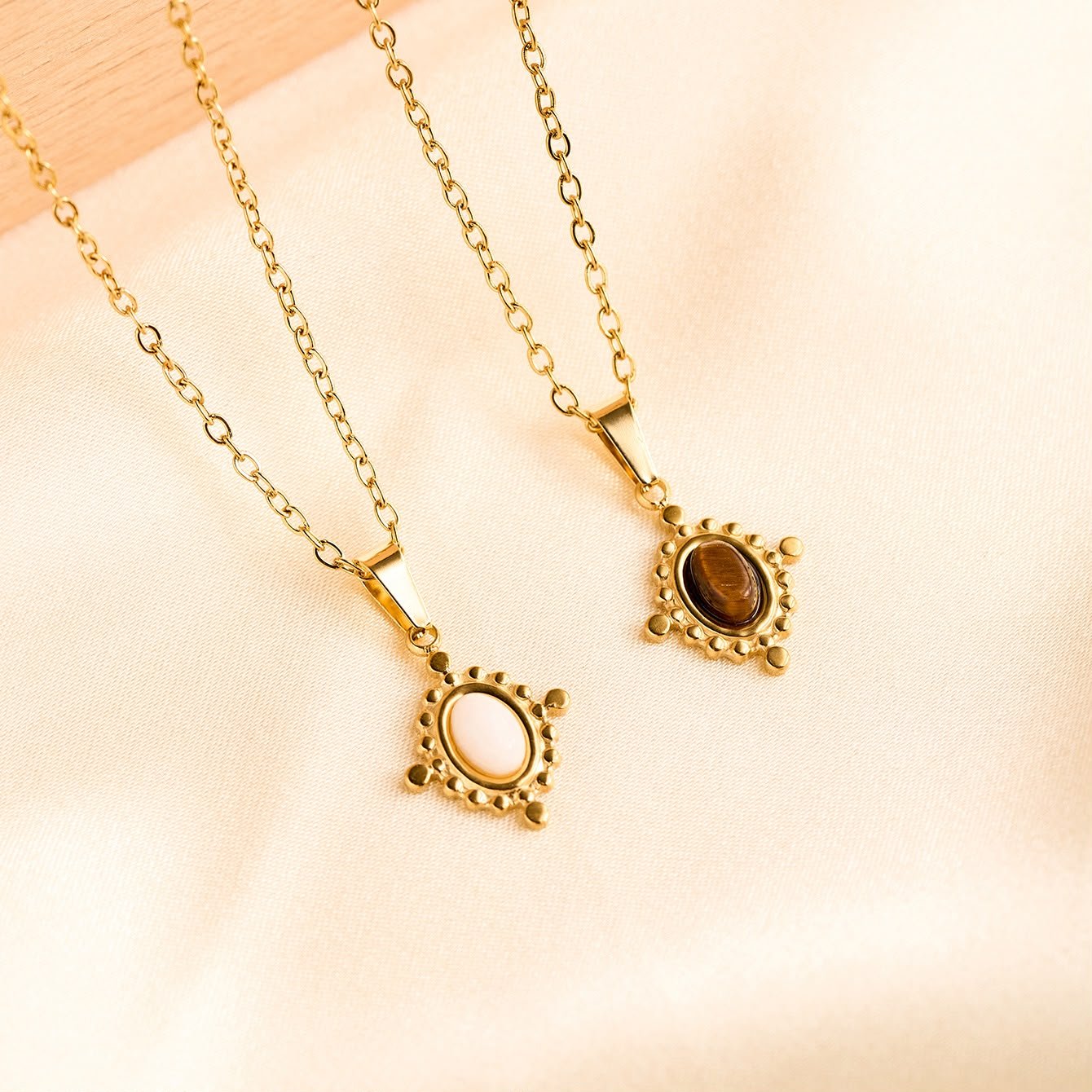 gd 261027 006 aureole ivoire oval necklace 1 gd 261027 006 aureole ivoire oval necklace 1